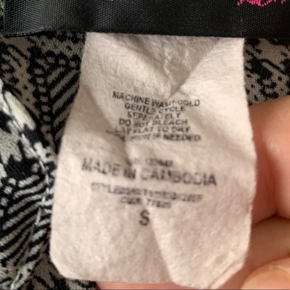 Cocomo Women roll-tab Sleeve printed Top size S - plaid blouse with bags - Picture 12 of 12